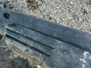 bontott BMW 3 E90 Jobb első Hátsó Dobbetét (Kerékjárati, Műanyag)