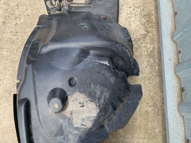 bontott BMW 3 E90 Jobb első Hátsó Dobbetét (Kerékjárati, Műanyag)