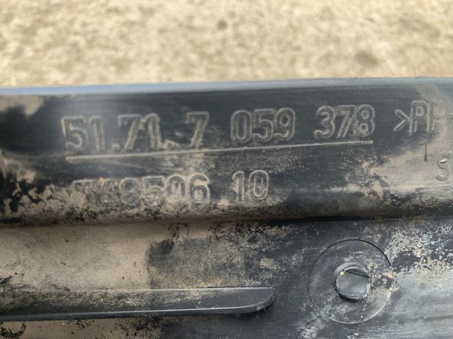 bontott BMW 3 E90 Jobb első Hátsó Dobbetét (Kerékjárati, Műanyag)