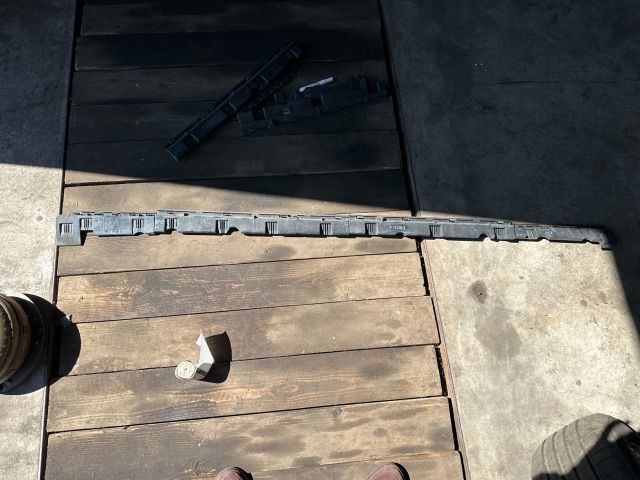 bontott BMW 3 E90 Jobb első Küszöb Tartó