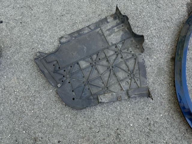 bontott BMW 3 E90 Jobb Fenéklemez