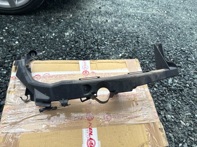 bontott BMW 3 E90 Jobb Fényszóró Lámpakeret