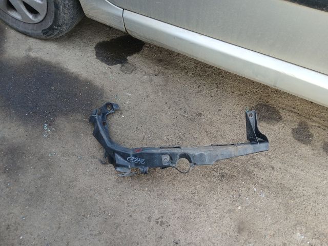 bontott BMW 3 E90 Jobb Fényszóró Tartó