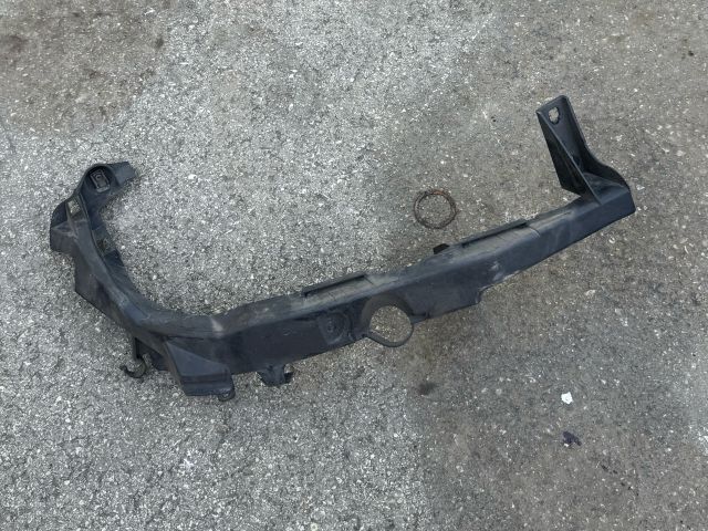 bontott BMW 3 E90 Jobb Fényszóró Tartó