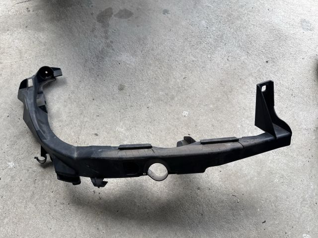 bontott BMW 3 E90 Jobb Fényszóró Tartó