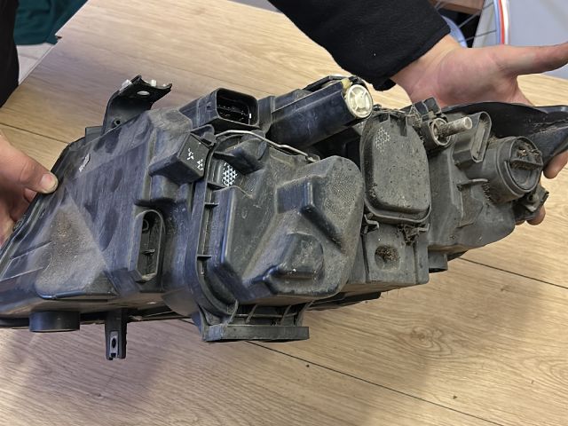 bontott BMW 3 E90 Jobb Fényszóró