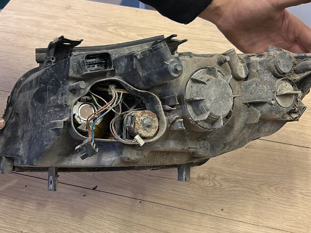 bontott BMW 3 E90 Jobb Fényszóró