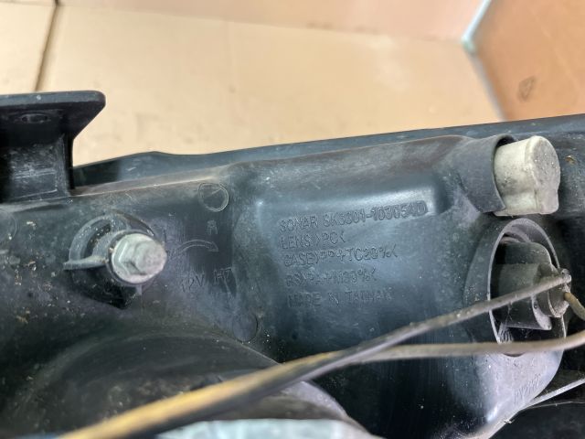 bontott BMW 3 E90 Jobb Fényszóró