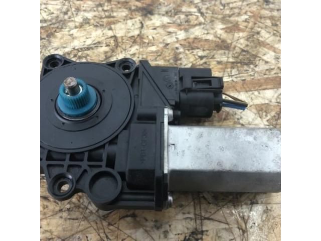 bontott BMW 3 E90 Jobb hátsó Ablakemelő Motor