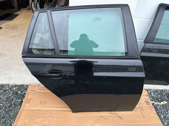 bontott BMW 3 E90 Jobb hátsó Ajtó (Részeivel)