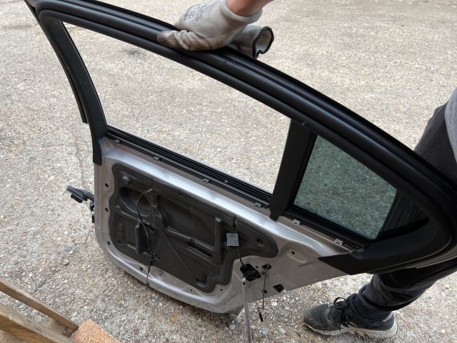 bontott BMW 3 E90 Jobb hátsó Ajtó (Részeivel)