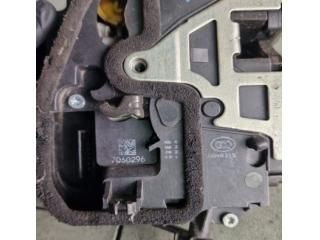 bontott BMW 3 E90 Jobb hátsó Ajtózár