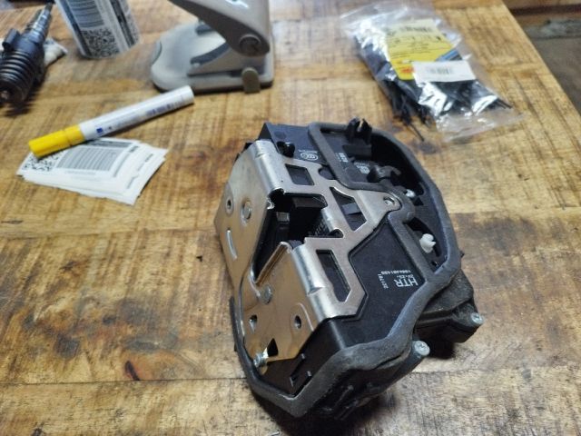 bontott BMW 3 E90 Jobb hátsó Ajtózár