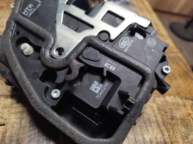 bontott BMW 3 E90 Jobb hátsó Ajtózár