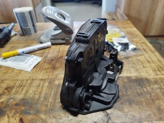 bontott BMW 3 E90 Jobb hátsó Ajtózár