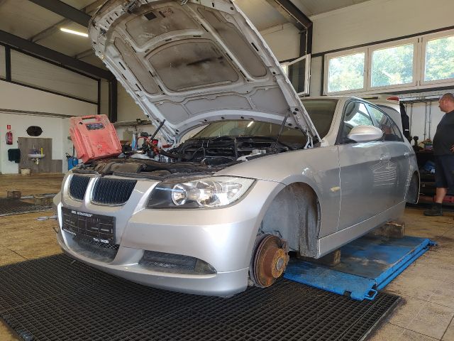 bontott BMW 3 E90 Jobb hátsó Dobbetét (Kerékjárati, Műanyag)