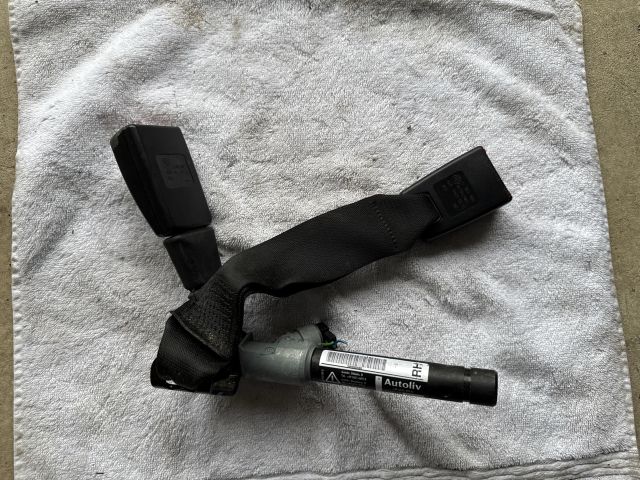 bontott BMW 3 E90 Jobb hátsó Övfeszítő