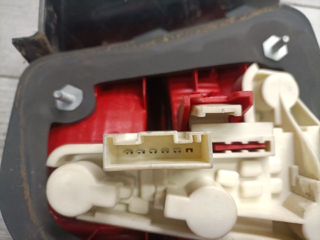 bontott BMW 3 E90 Jobb Külső Hátsó Lámpa