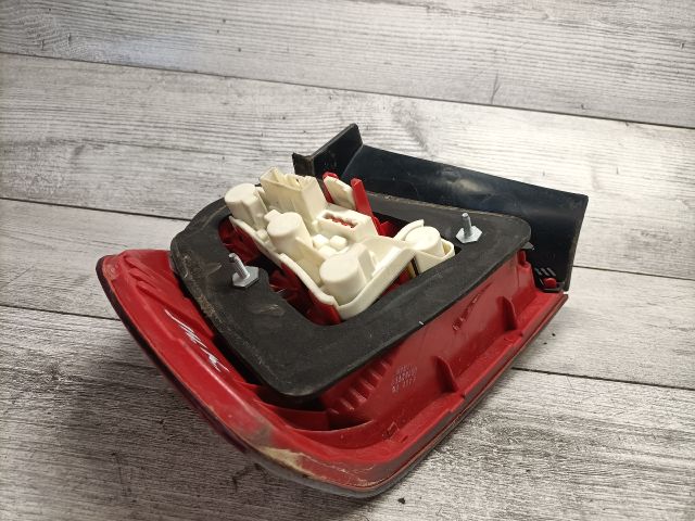 bontott BMW 3 E90 Jobb Külső Hátsó Lámpa