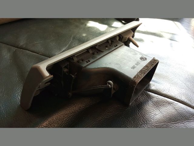 bontott BMW 3 E90 Jobb Szellőző