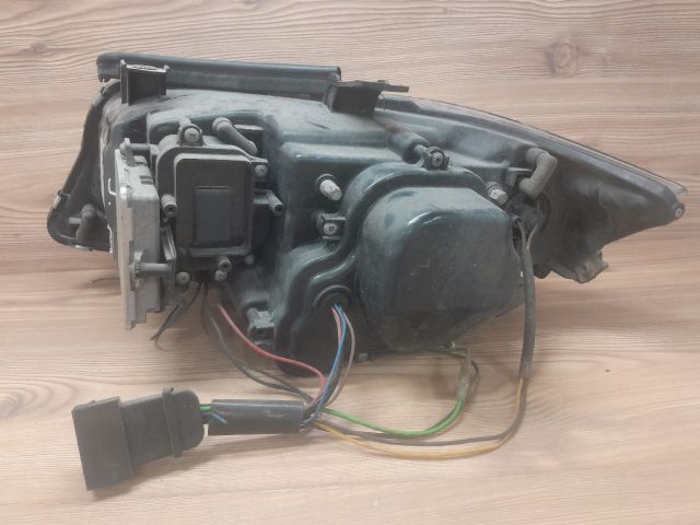 bontott BMW 3 E90 Jobb Xenon Fényszóró