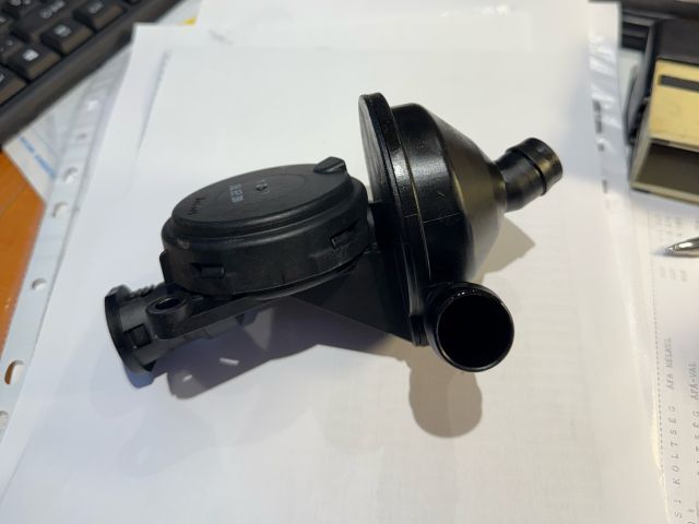 bontott BMW 3 E90 Kartergáz Visszavezető Szelep