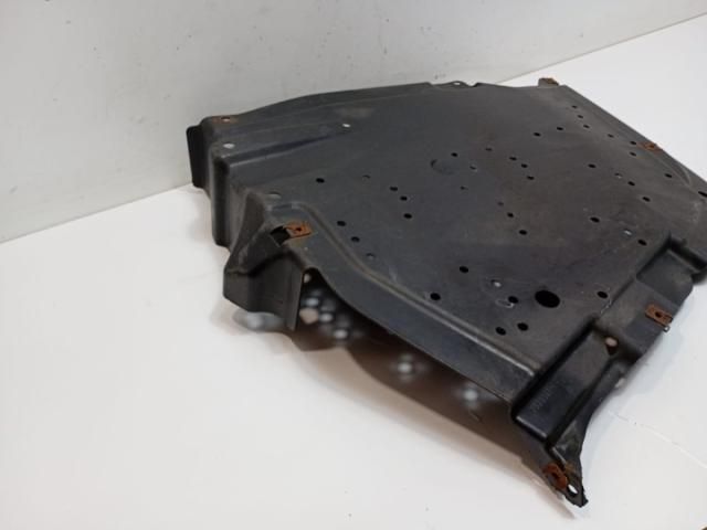 bontott BMW 3 E90 Kartervédő