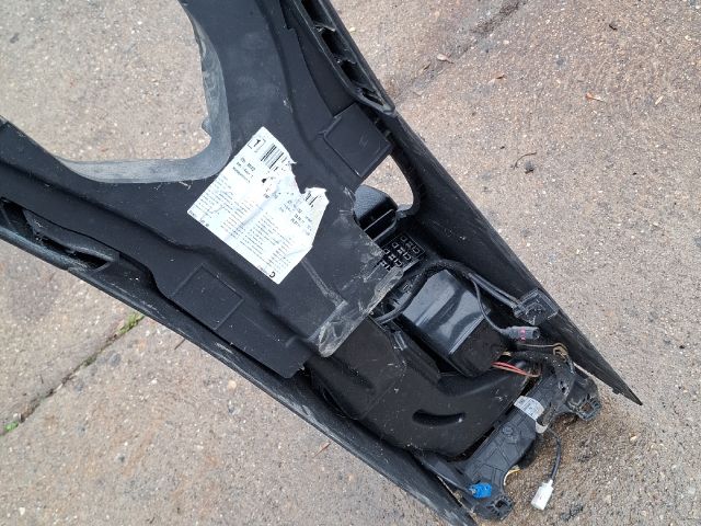 bontott BMW 3 E90 Könyöklő