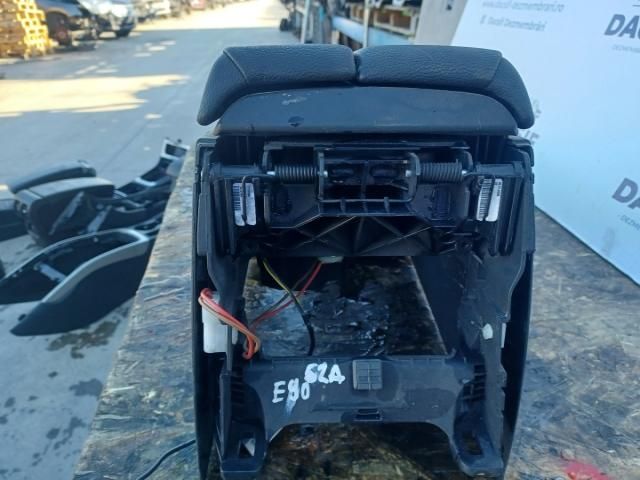 bontott BMW 3 E90 Könyöklő