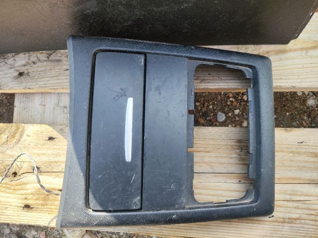 bontott BMW 3 E90 Könyöklő