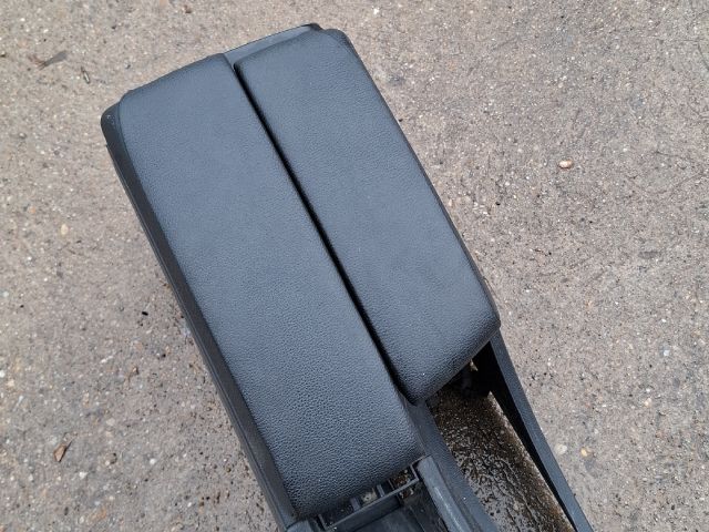 bontott BMW 3 E90 Könyöklő