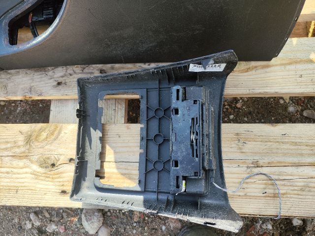 bontott BMW 3 E90 Könyöklő