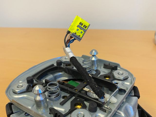 bontott BMW 3 E90 Kormánylégzsák