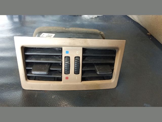 bontott BMW 3 E90 Középső Szellőző