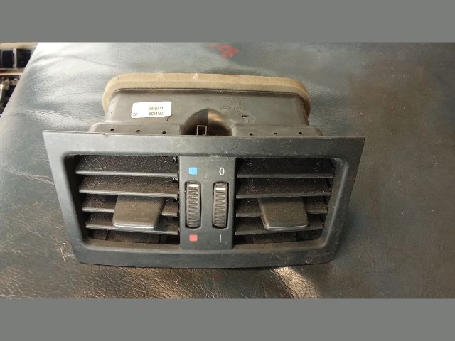 bontott BMW 3 E90 Középső Szellőző