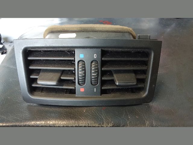 bontott BMW 3 E90 Középső Szellőző