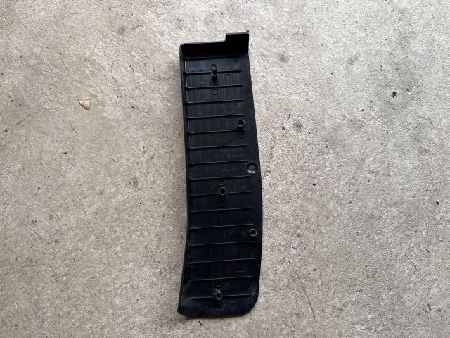 bontott BMW 3 E90 Lábtámasz Burkolat