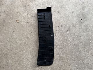 bontott BMW 3 E90 Lábtámasz Burkolat