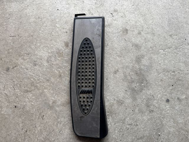 bontott BMW 3 E90 Lábtámasz Burkolat