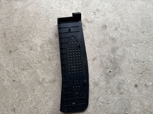 bontott BMW 3 E90 Lábtámasz Burkolat