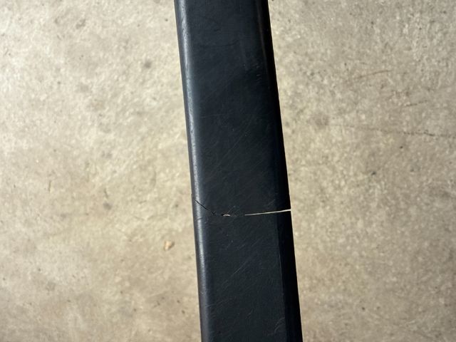 bontott BMW 3 E90 Lábtámasz Burkolat