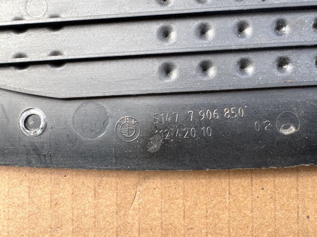 bontott BMW 3 E90 Lábtámasz Burkolat