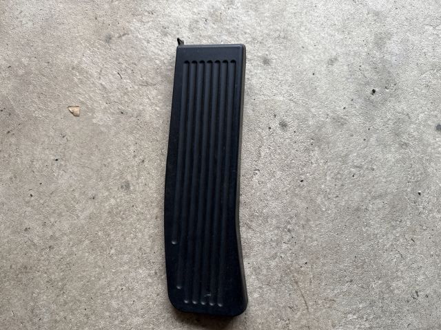 bontott BMW 3 E90 Lábtámasz Burkolat