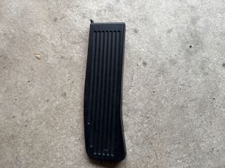 bontott BMW 3 E90 Lábtámasz Burkolat