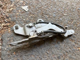 bontott BMW 3 E90 Motorháztető Bal Zsanér