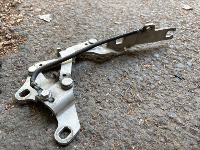 bontott BMW 3 E90 Motorháztető Bal Zsanér