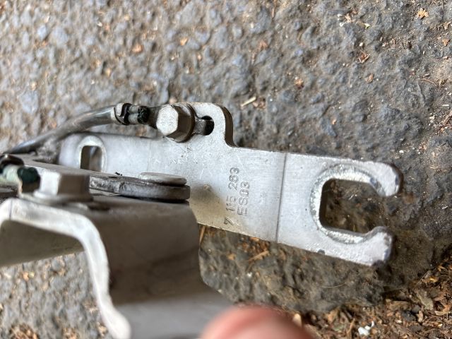 bontott BMW 3 E90 Motorháztető Bal Zsanér