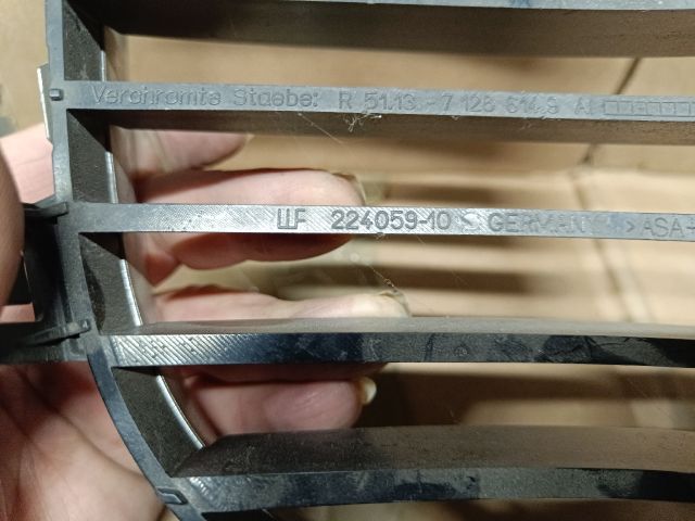 bontott BMW 3 E90 Motorháztető Díszrács