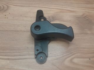 bontott BMW 3 E90 Motorháztető Nyitó Kar / Gomb