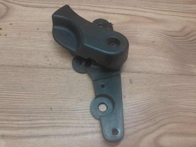 bontott BMW 3 E90 Motorháztető Nyitó Kar / Gomb